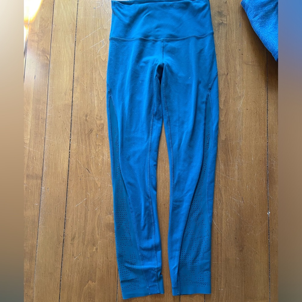 Lululemon Size 4 Teal Perforated Compression Leggings EUC High waisted